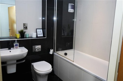 Photo 12 - Inviting 2-bed Apartment in Sheffield