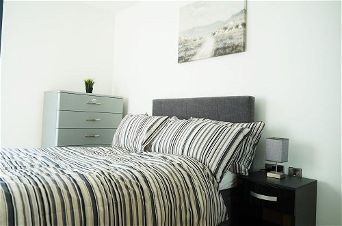 Photo 5 - Inviting 2-bed Apartment in Sheffield