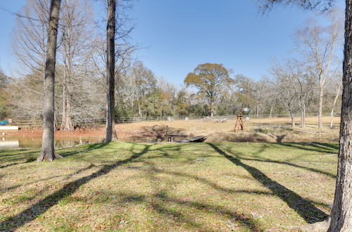 Photo 9 - Ranch-style Brookshire Home w/ Deck + Hot Tub