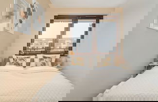 Photo 3 - Modern Apartment With Balcony by Renters