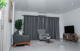 Photo 2 - Chic and stylish 2 bedroom apartment