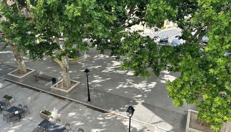 Photo 1 - Sous les platanes