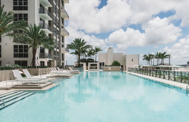 Tucker at Palmer Dadeland Miami - Foto 1
