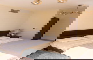 Foto 3 - Modern 2BR Oasis with Breathtaking Views