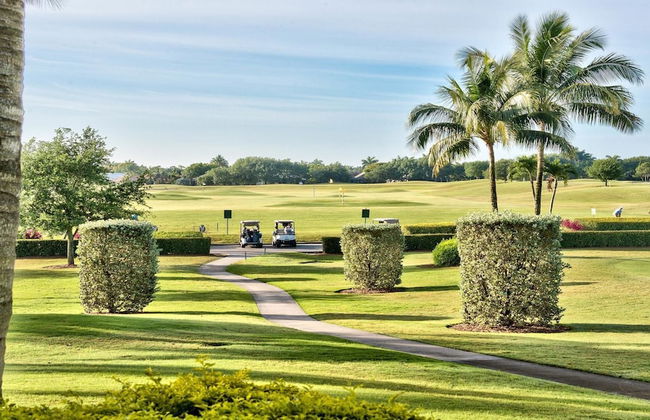 Catina Vacation Rental: Bright 2-BR Condo with Lake Views. Located in Lely Resort with Pool, Hot Tub, and Golf Access. Ideal for Golfers and Beachgoers, Minutes from Naples and Marco Island - Foto 26