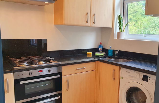 Charming 2-bed Apartment in Bournemouth - Photo 6