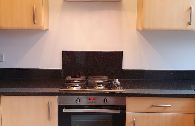 Charming 2-bed Apartment in Bournemouth - Photo 8