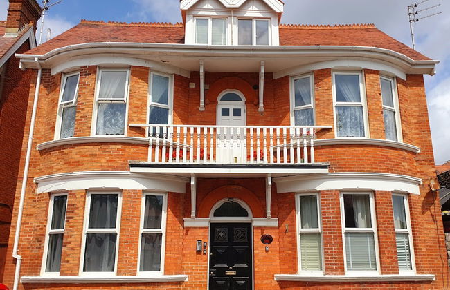 Charming 2-bed Apartment in Bournemouth - Photo 35