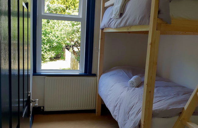 Charming 2-bed Apartment in Bournemouth - Photo 2