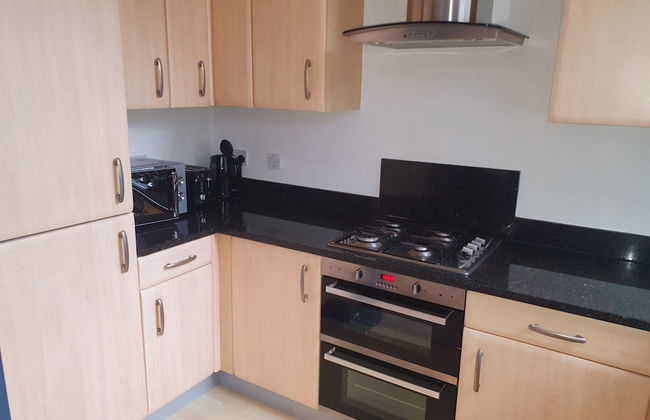 Charming 2-bed Apartment in Bournemouth - Photo 9