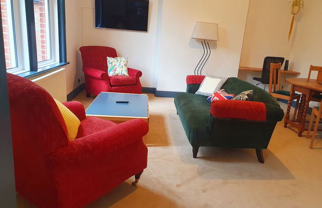Charming 2-bed Apartment in Bournemouth - Photo 12