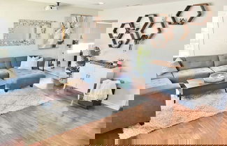 Photo 1 - Bellflower Breeze Charming 3 BDR in Long Beach!