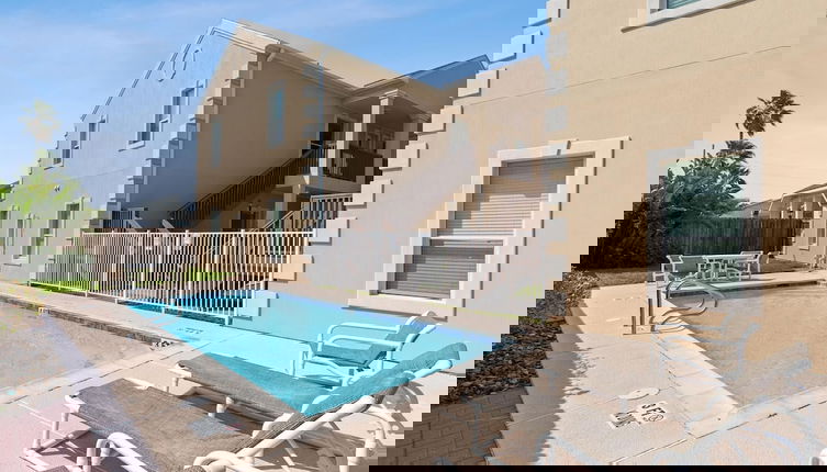 Foto 1 - Modern Ground flr Condo 1/2 Block to Beach w Pool!