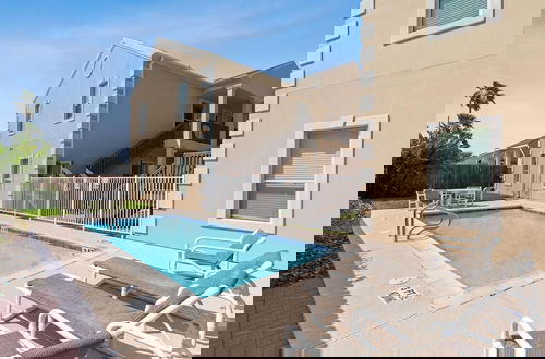Foto 1 - Modern Ground flr Condo 1/2 Block to Beach w Pool!