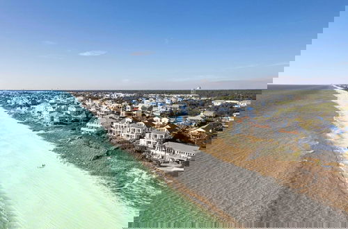 Foto 23 - Gulf Front, Walk to Rosemary Beach, 5br, Gazebo Paradise on Park by Avantstay