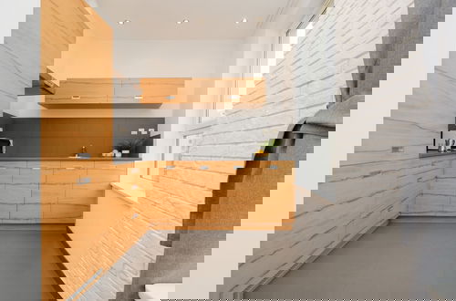 Foto 8 - Spacious Studio & Parking by Renters