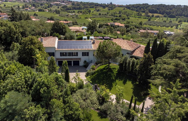 Green and Blue Villa by Wonderful Italy - Photo 80