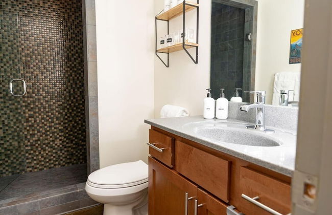 Trendy 1 BR Loft apt Downtown With Exposed Brick - Photo 11
