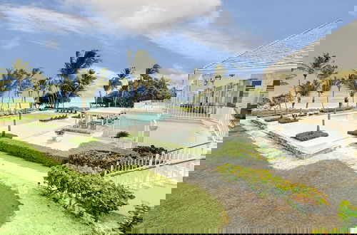 Foto 33 - Modern Villa With Full Service Staff Close to Beach and Golf