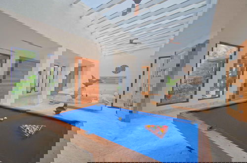 Foto 9 - Modern Villa With Full Service Staff Close to Beach and Golf
