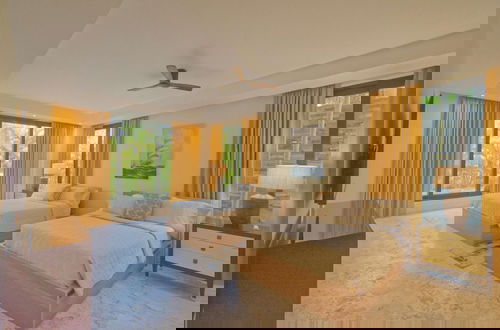 Foto 13 - Modern Villa With Full Service Staff Close to Beach and Golf