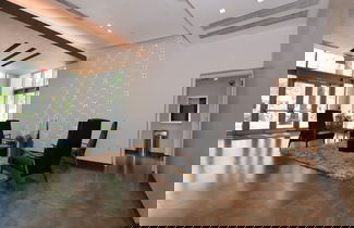Photo 2 - Lovely apt in the heart Midtown