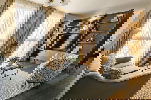Photo 2 - Stunning Apartment With City Views