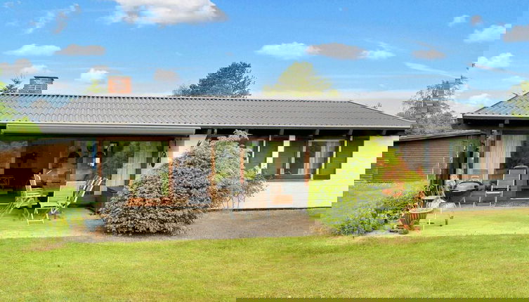 Foto 1 - 6 Person Holiday Home in Dronningmolle
