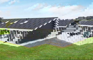 Foto 1 - 10 Person Holiday Home in Lokken
