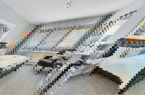 Photo 12 - Deco Seafront - Seafront Apartment - Sleeps up to 6