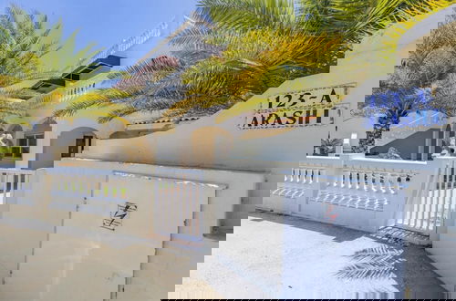 Foto 40 - Deluxe Mansion Steps to Beach Pool Sea Views