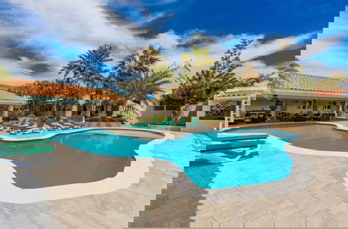 Foto 51 - Deluxe Mansion Steps to Beach Pool Sea Views