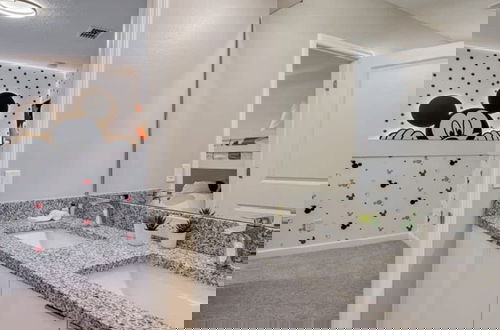 Foto 42 - Luxury 5 Bedroom Home for 12 Guests