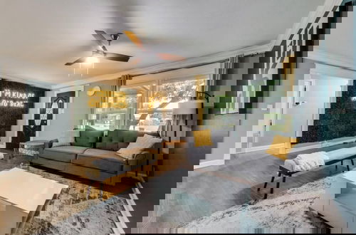 Photo 3 - Rare Exclusive Retreat Private Hot Tub King Bed