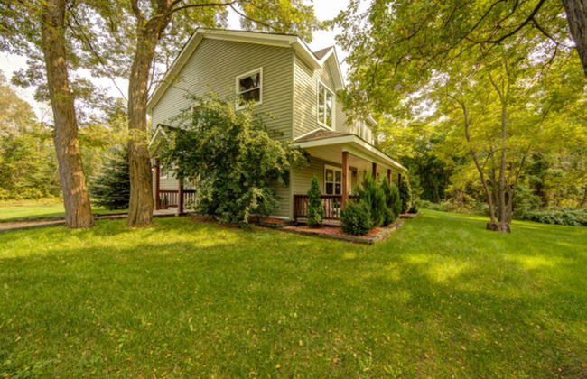 RARE FIND - 6 bdrm Very Private Cottage on 10 acres, Hot Tub, BBQ, Petfriendly - Photo 15