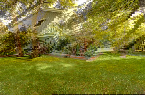 Foto 15 - RARE FIND - 6 bdrm Very Private Cottage on 10 acres, Hot Tub, BBQ, Petfriendly