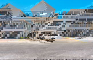Foto 1 - Latitude Adjustment 4 Bedroom Home by RedAwning
