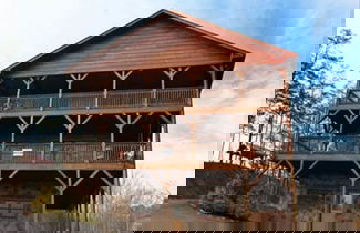 Foto 1 - Spacious Party Hut Near Attractions by Redawning