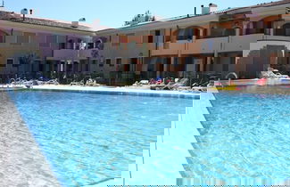 Foto 1 - Colorful Apartment With Fenced Garden and Fireplace
