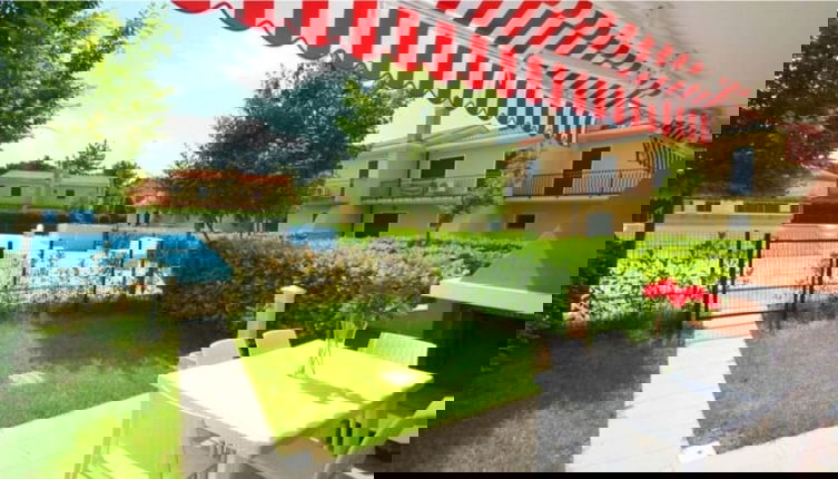 Foto 1 - Terraced House With Swimming Pool