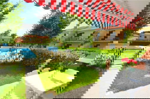 Foto 1 - Terraced House With Swimming Pool