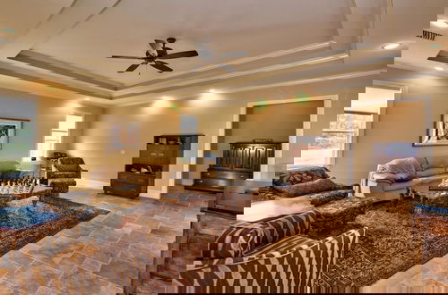 Foto 20 - Knickerbocker Estate: Elegant 9-BR Getaway in Naples. Enjoy Private Pool, Outdoor Dining, and Expansive Grounds, Experience Tranquility with Easy Access to Naples' Best