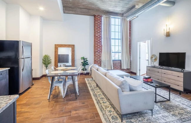 Sosuite 2BR Penthouse w W D Gym On-site Bar - Foto 1