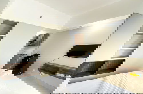 Foto 18 - Modern Look and Tidy Studio LRT City Jatibening Apartment