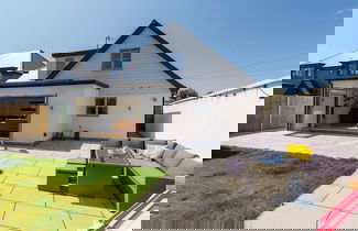 Foto 3 - Delightful Seaside Hideaway 5 Mins to Beach