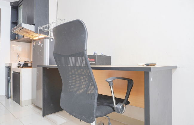 Cozy Living Studio Room At Sunter Park View Apartment - Foto 9