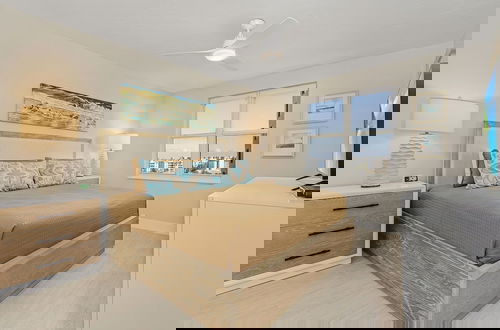 Foto 6 - 50 Shades Of White - Gullwing #805 - 6620 Estero Blvd 3 Bedroom Condo by RedAwning