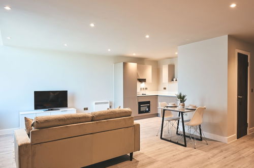 Photo 8 - Seven Living Residences Bracknell - Luxurious Chic Apartments - Free Parking