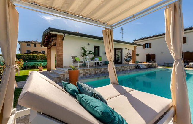 The Luxury Beach Villa - Photo 37