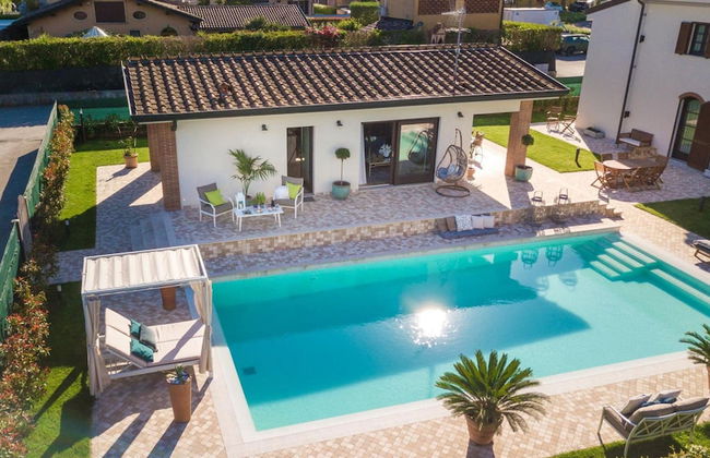 The Luxury Beach Villa - Photo 28